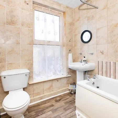 Vinery 2-bedroom House بيت للعطل *